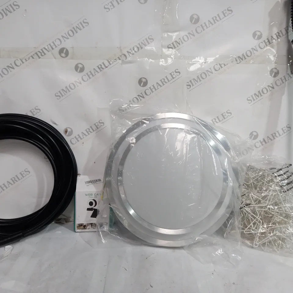 BOX OF APPROX 7 ASSORTED ITEMS TO INCLUDE - WEB CAM HD CAM - EXTENDABLE WALKING STICK - LED STARS ECT