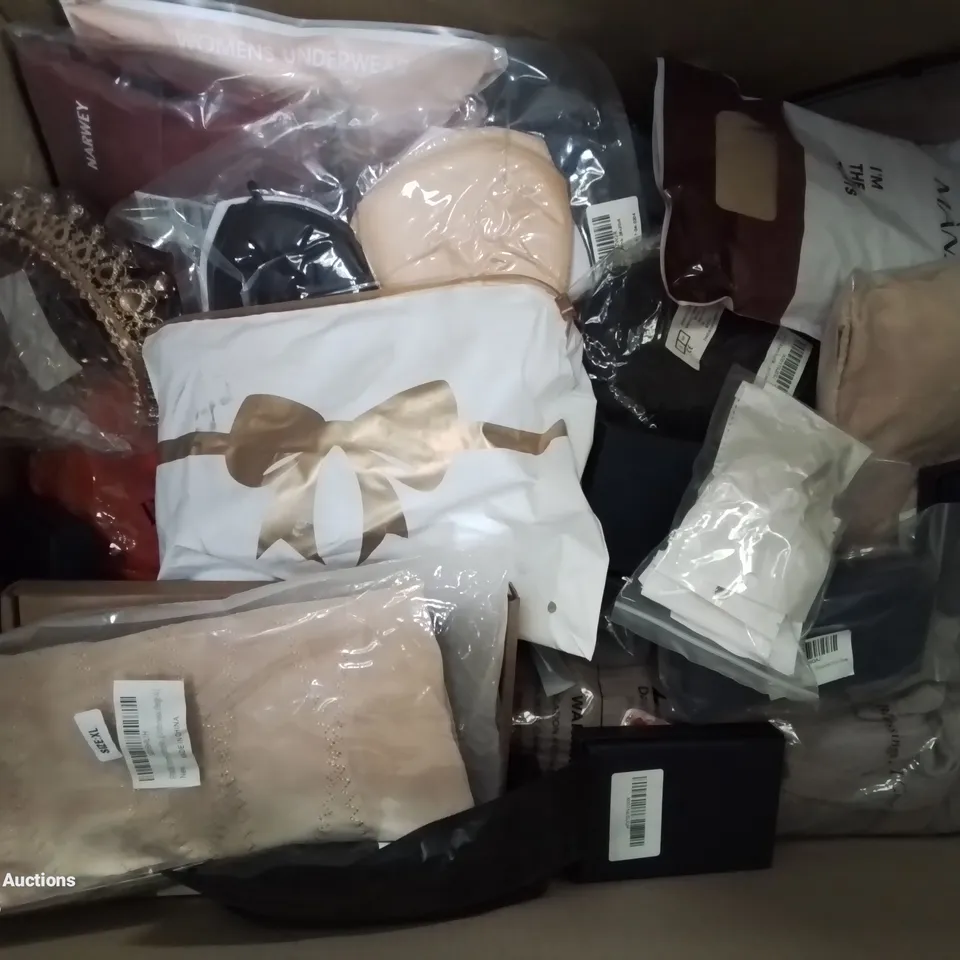 BOX CONTAINING MIXED BUNDLE OF FASHION ITEMS AND JEWELLERY GIFT SETS, WATCHES ETC.