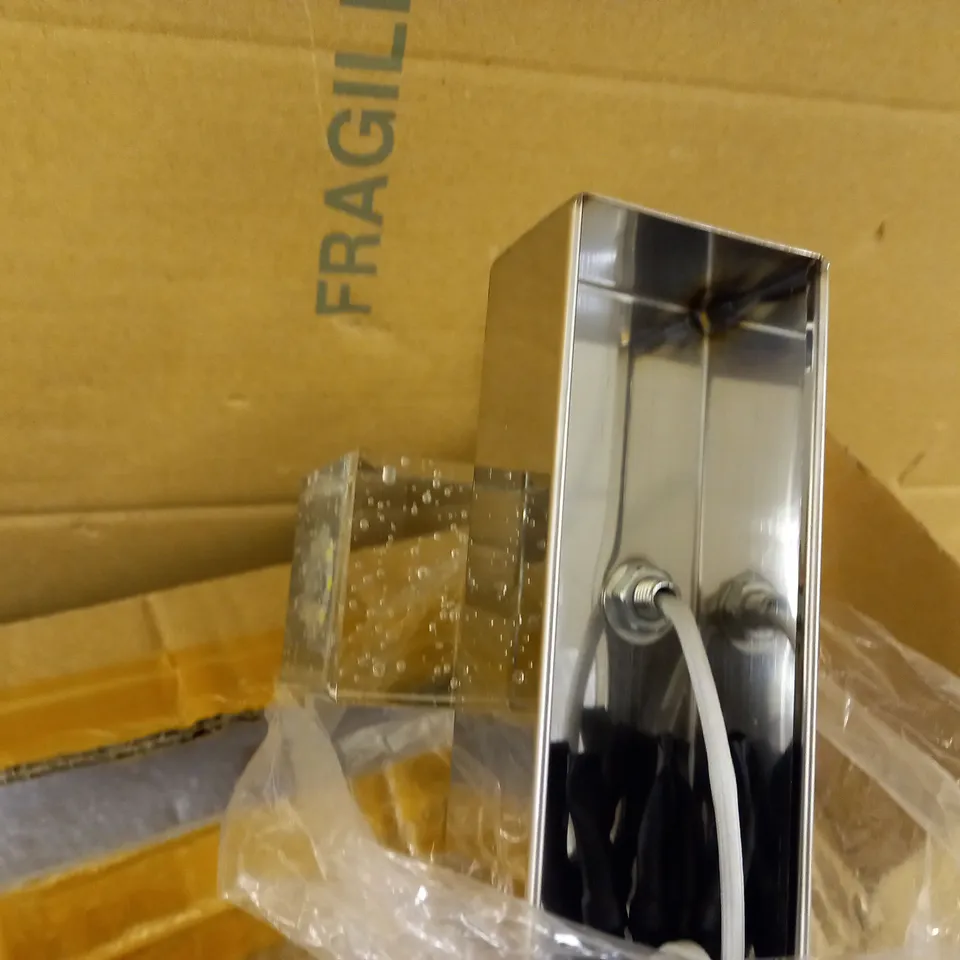 DECORATIVE TRIPLE LIGHT