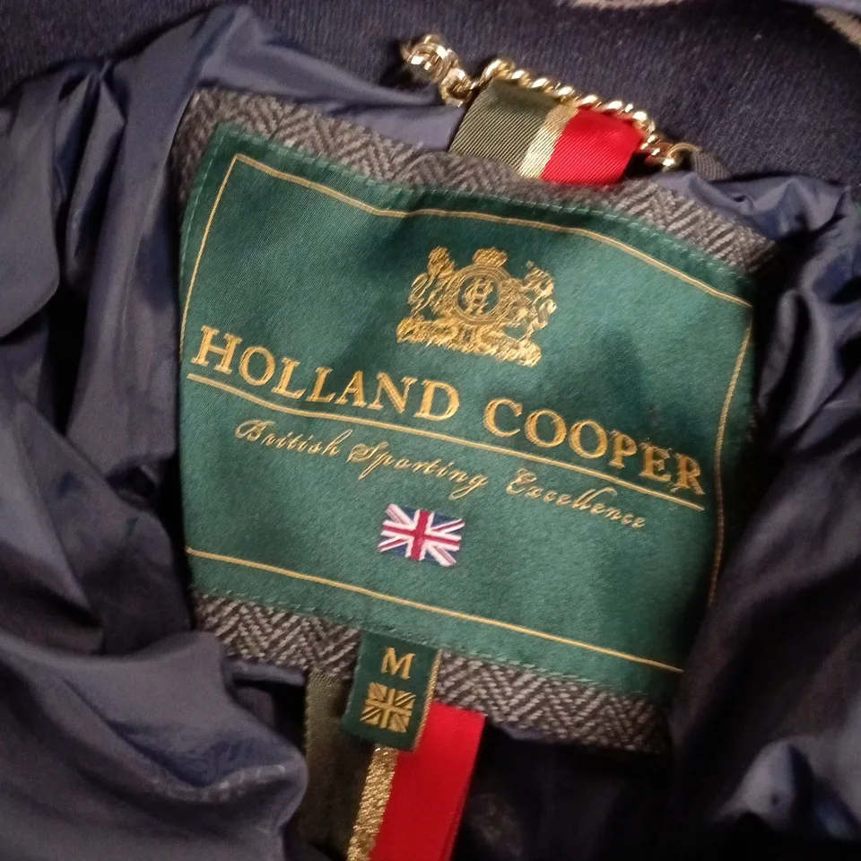 HOLLAND COOPER COLOUR-BLOCK PADDED JACKET – NAVY, WHITE & RED, UK SIZE M