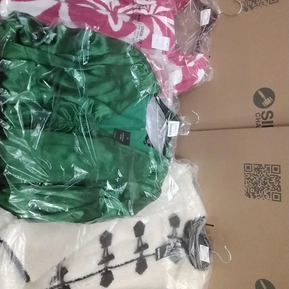 PALLET CONTAINING APPROXIMATELY 80 WOMEN'S DESIGNER CLOTHES WHICH INCLUDE; JD WILLIAMS COATS, DRESSES ETC