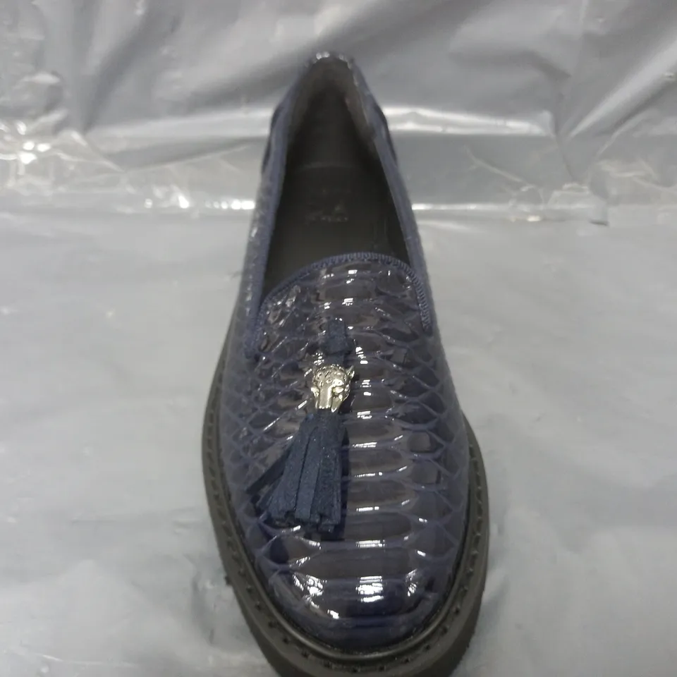 SKECHERS UNO STAND ON AIR LACE UP TRAINER - TEAL SIZE 4.5 