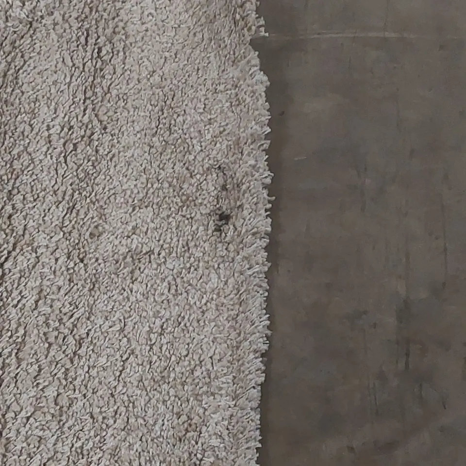 QUALITY DESIGNER AREA RUG - APPROXIMATELY 150 x 80cm