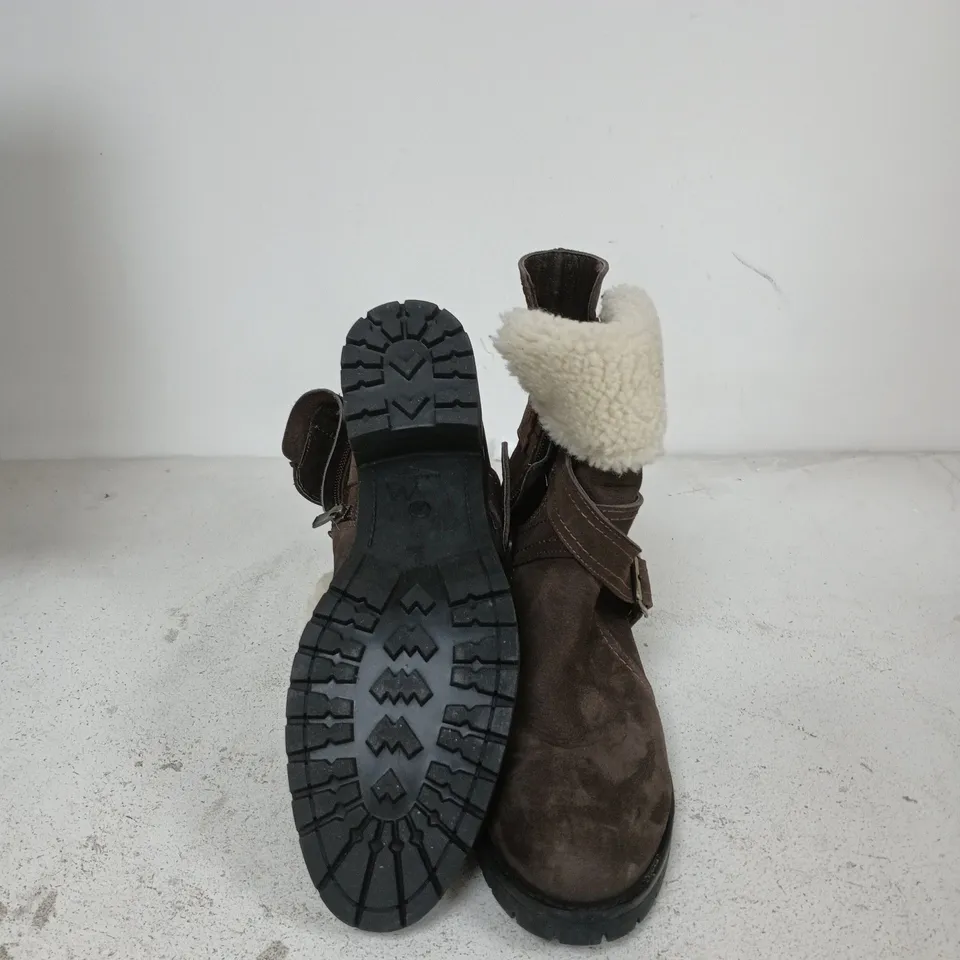 RUTH LANDSFORD WOMEN'S BROWN SUEDE BOOTS WITH SHEARLING LINING AND BUCKLE STRAPS