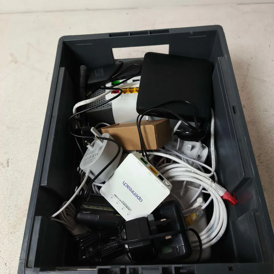 TOTE OF APPROXIMATELY 10 ASSORTED ITEMS TO INCLUDE: SKY ROUTER 