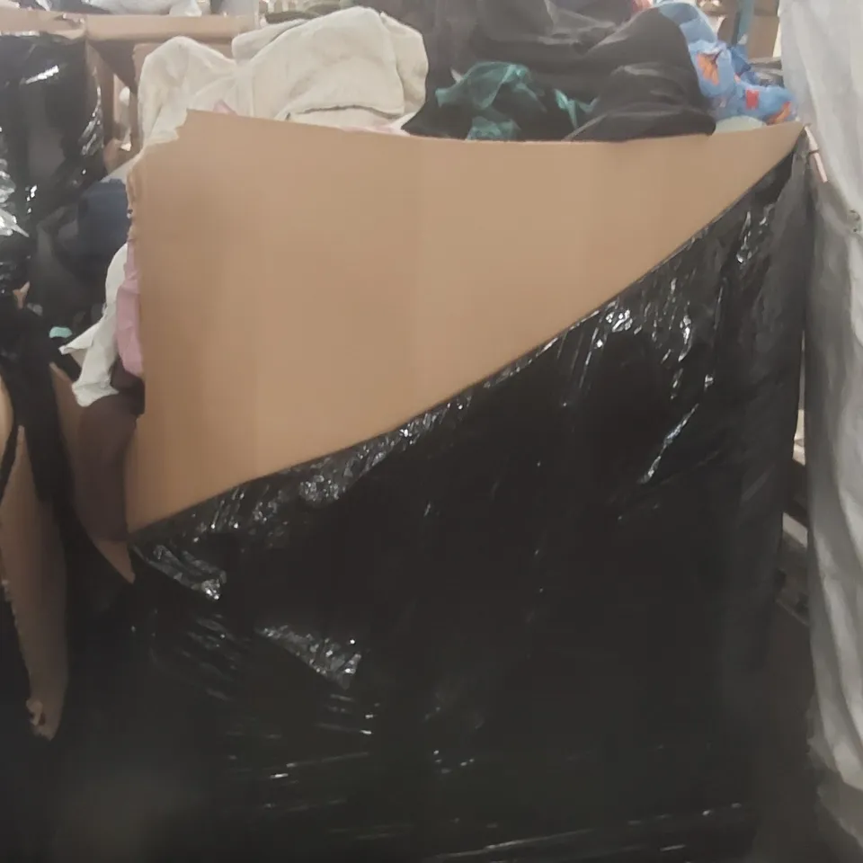 PALLET CONTAINING A VERY LARGE QUANTITY OF ASSORTED CLOTHING ITEMS ECT
