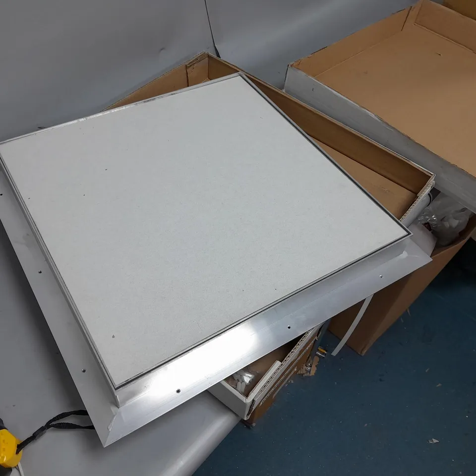 BOXED ACOUSTIC TRAPPE