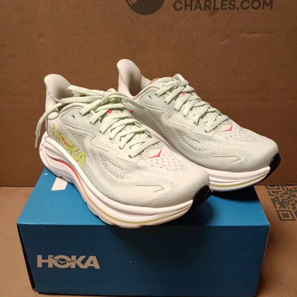 HOKA CLIFTON 10 WIDE WOMEN'S RUNNING SHOES – UK4 (US6), LIGHT GREEN/WHITE, BOXED