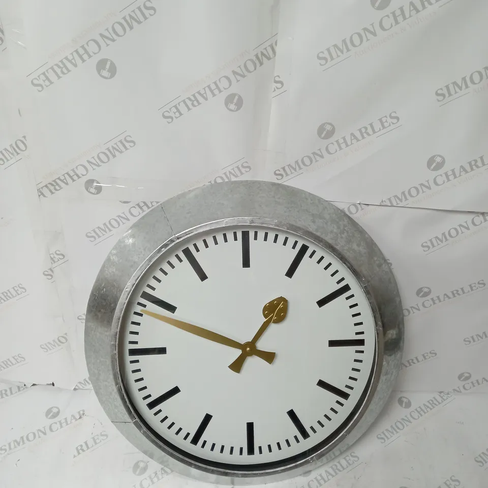 BUNDLEBERRY ROUND WALL CLOCK