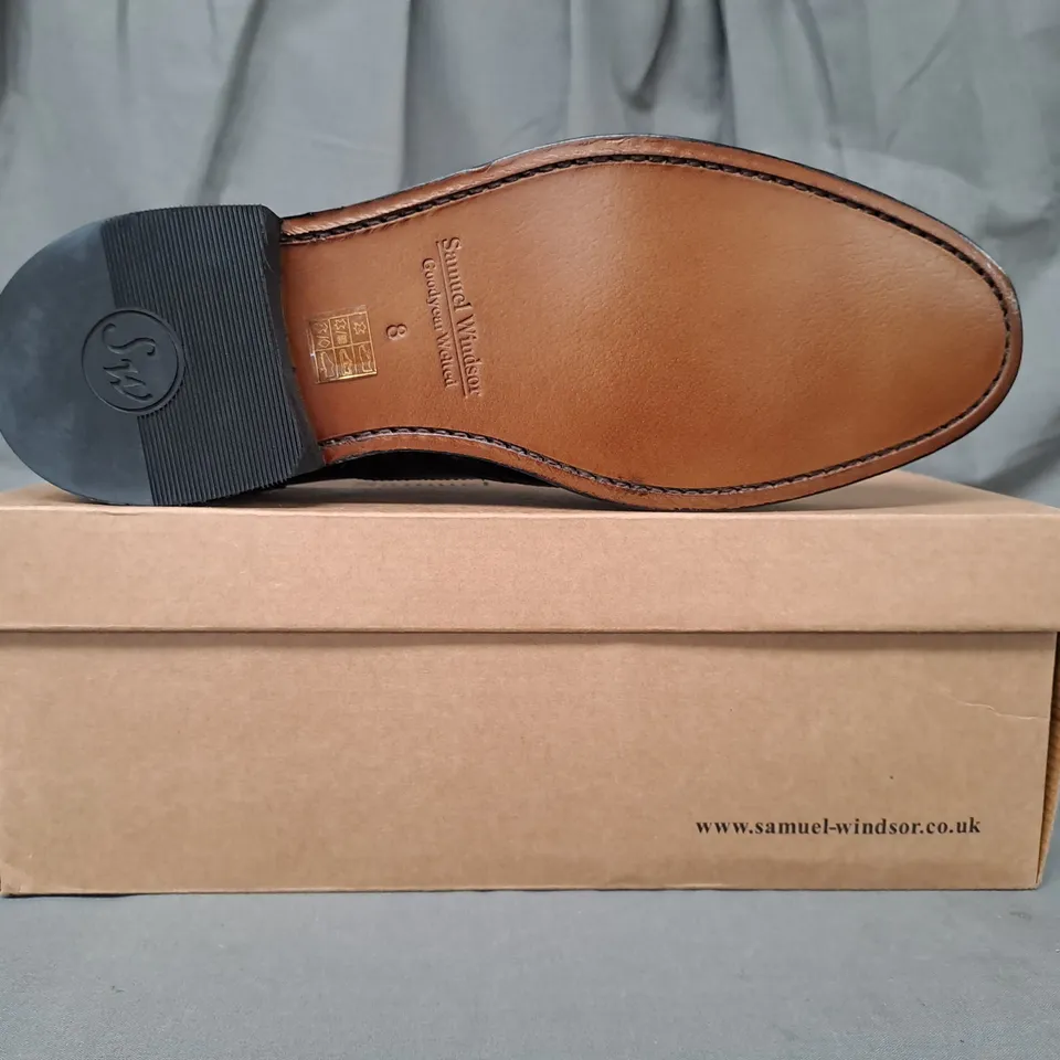 BOXED PAIR OF SAMUEL WINDSOR LACE UP SHOES IN BLACK UK SIZE 8