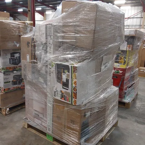 PALLET OF APPROXIMATELY 17 UNPROCESSED RAW RETURN HOUSEHOLD AND ELECTRICAL GOODS TO INCLUDE;