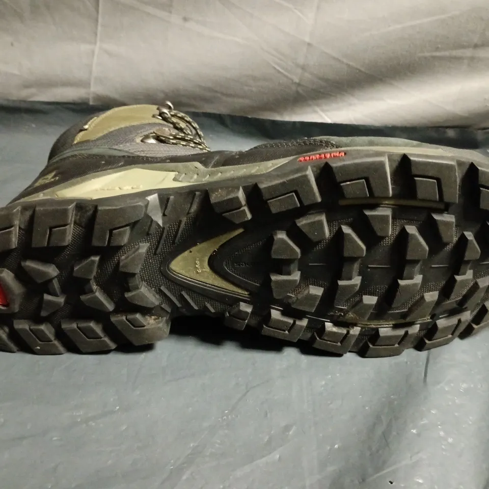 PAIR OF SALOMON HIKING BOOTS –UK SIZE UNSPECIFIED