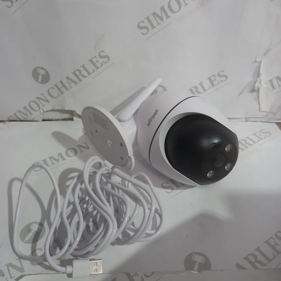 BOXED IOGEEK PTZ OUTDOOR SECURITY CAMERA