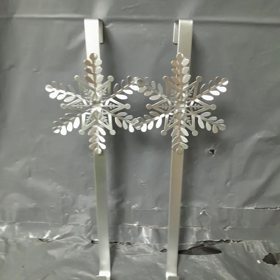 SET OF 2 SNOWFLAKE CHRISTMAS WREATH HANGERS RRP £15.99