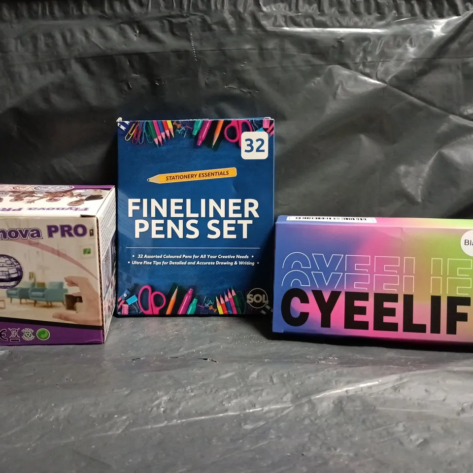 APPROXIMATELY 10 ASSORTED TOYS AND GAMES TO INCLUDE FLYING SPINNER, FINELINER PENS SET, ETC