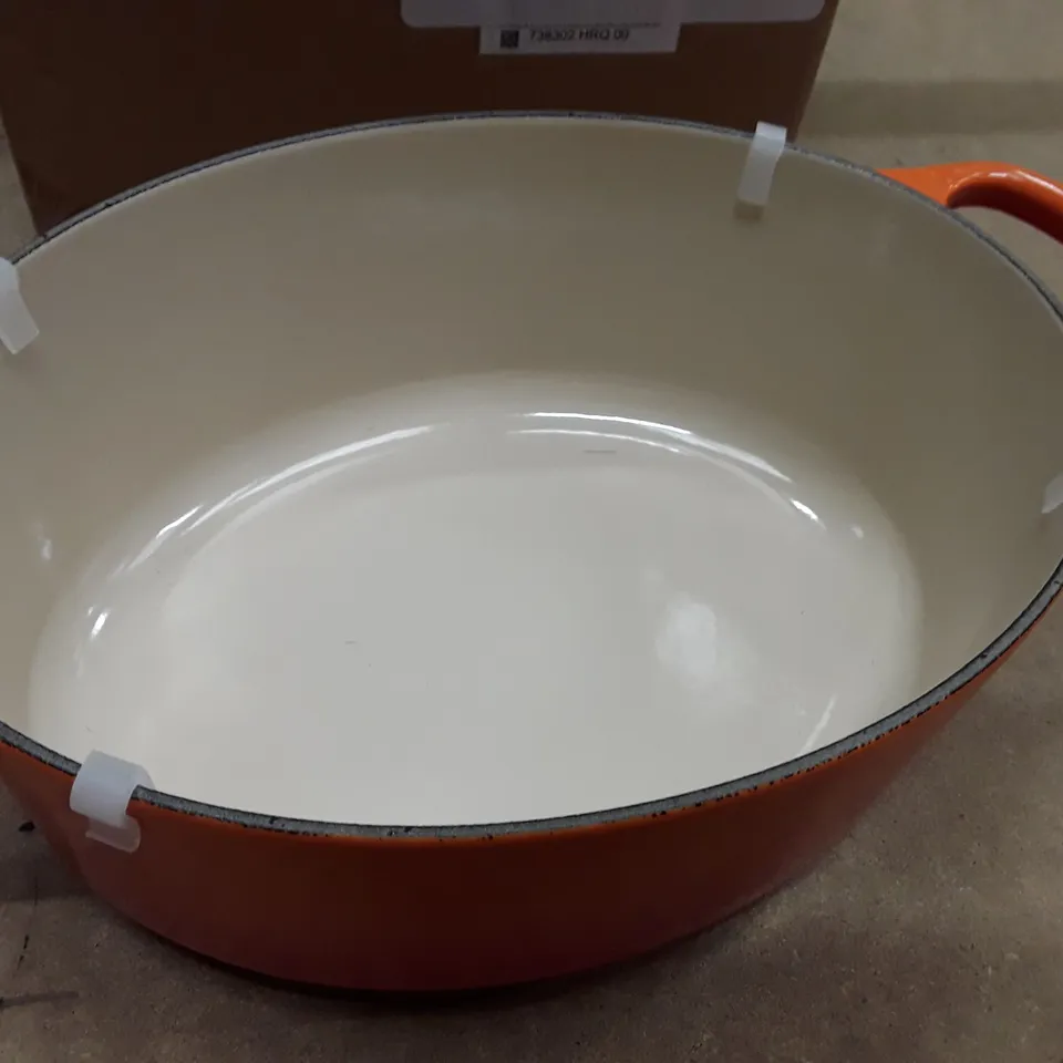 BOXED LE CREUSET SIGNATURE CAST IRON OVAL  