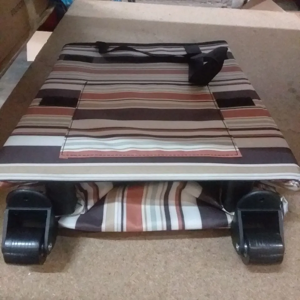 WHEELED STORAGE TROLLEY WITH STRIPED PATTERN 