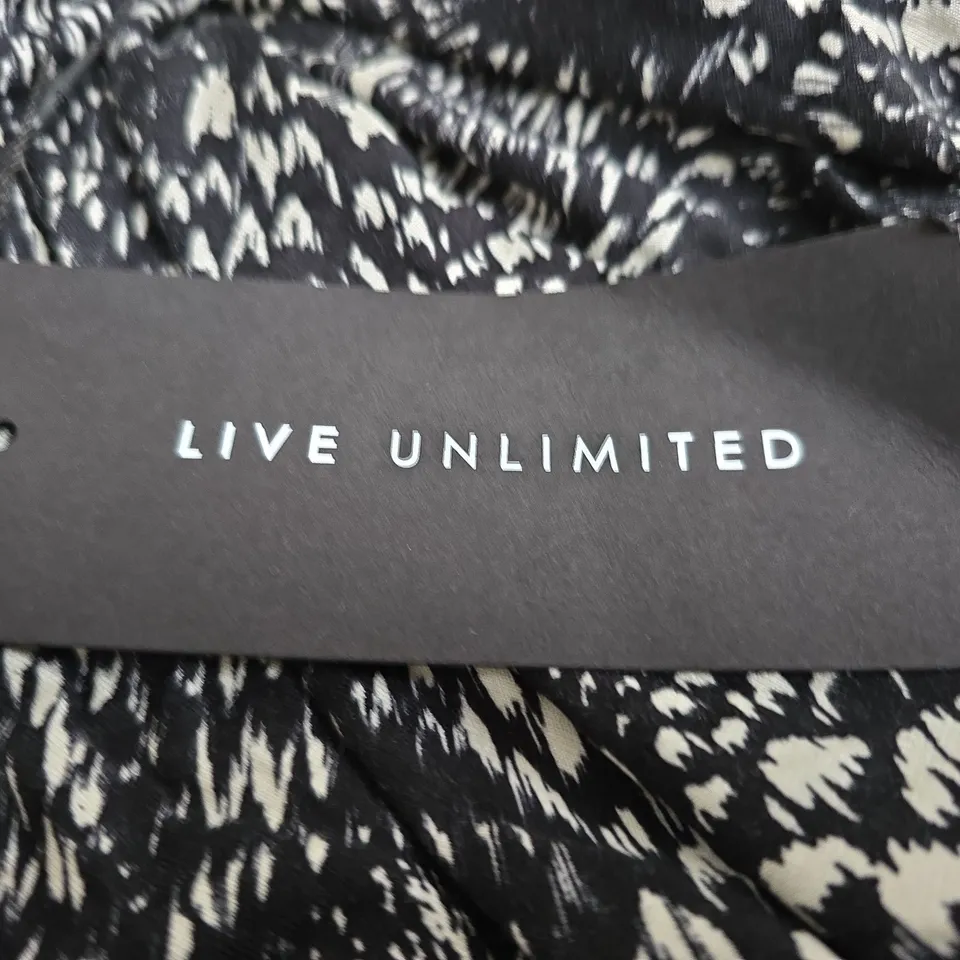 LIVE UNLIMITED MONO ABSTRACT PLEATED WRAP DRESS WITH BLOUSON SLEEVES – UK 26