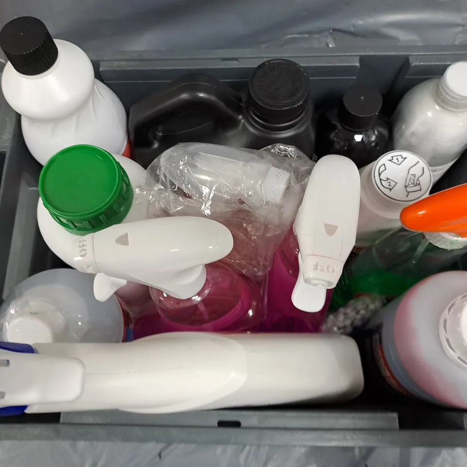 APPROXIMATELY 10 ASSORTED LIQUIDS TO INCLUDE FAKE BLOOD, FLASH DEGREASER, PAINT & VARNISH STRIPPER, ETC - COLLECTION ONLY