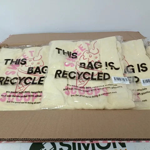 BOX OF APPROX 10 ASSORTED YELLOW HOODED TOWELS IN VARIOUS SIZES