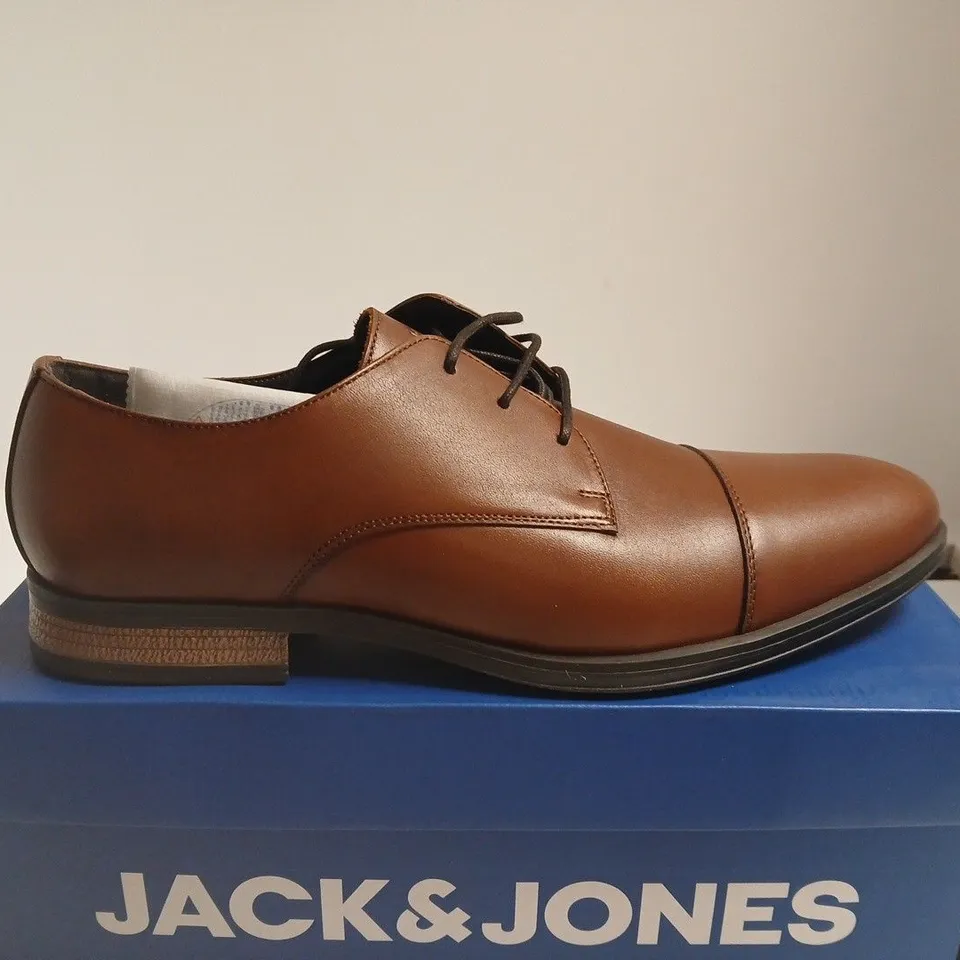 BOXED PAIR OF JACK & JONES MEN'S BROWN LEATHER OXFORD SHOES – UK 11