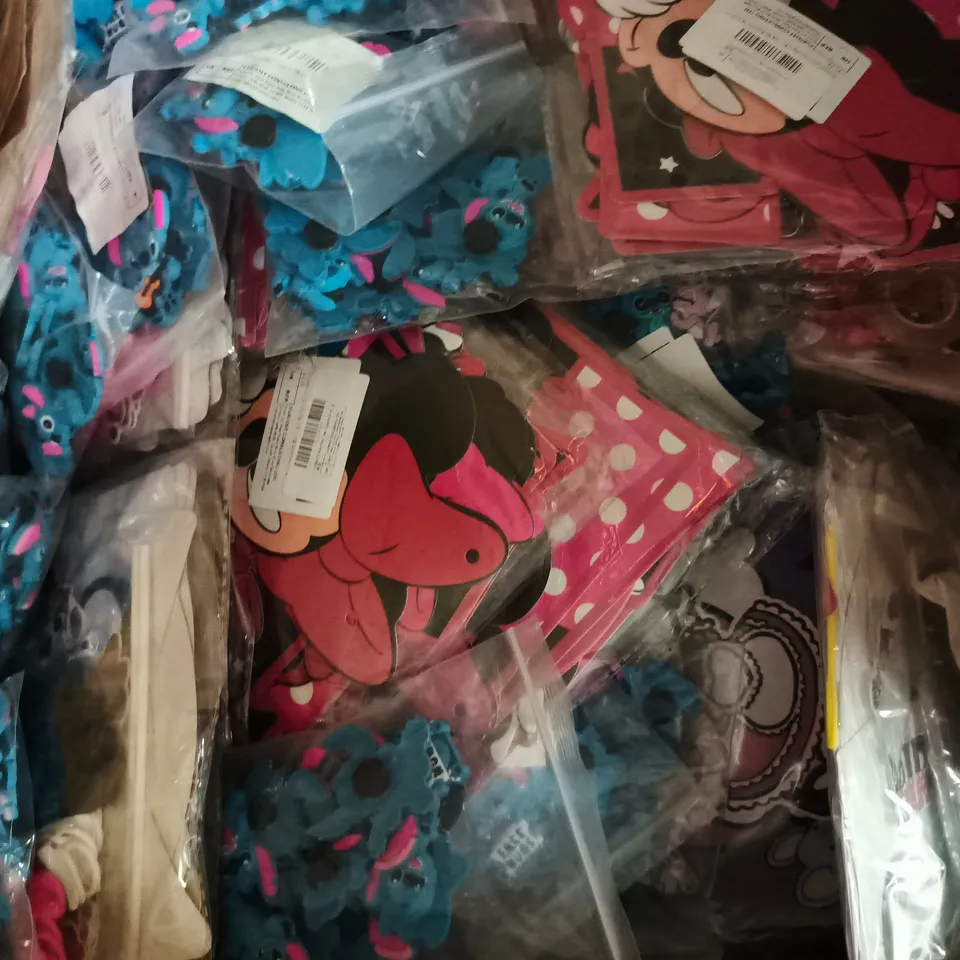 BOX OF APPROXIMATELY 50 ASSORTED ITEMS TO INCLUDE PARTY PACKS AND SHOE CHARMS