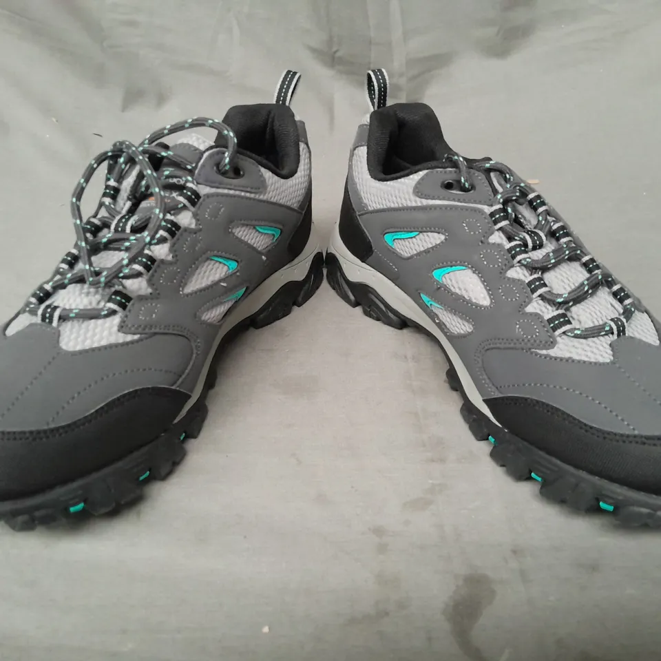 PAIR OF REGATTA WATERPROOF TRAINERS IN GREY/CYAN UK SIZE 8