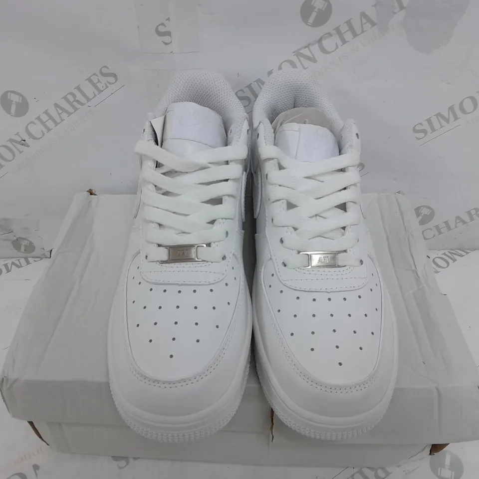 BOXED PAIR OF NIKE WOMENS AIR FORCE 1 '07 IN WHITE - UK 6