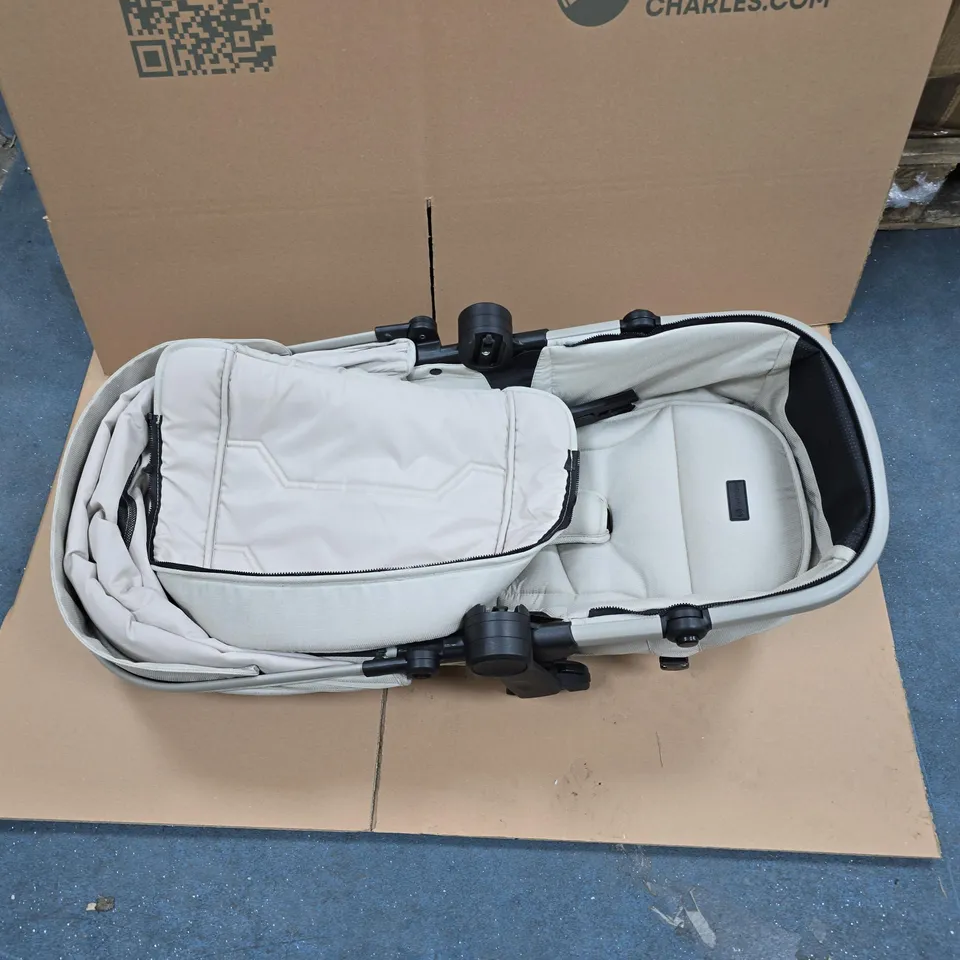 PUSHCHAIR / PRAM – FOLDED, BEIGE FABRIC MY BABIIE