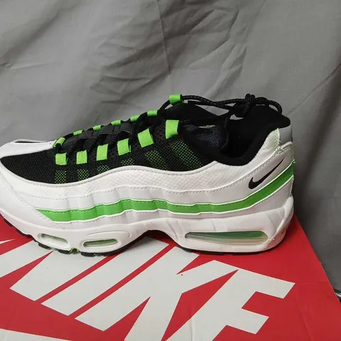 NIKE AIR MAX 95 OG TRAINERS – UK 9.5 (US 10.5) – BLACK/WHITE WITH NEON GREEN ACCENTS
