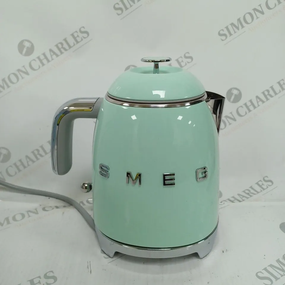 BOXED SMEG LIGHT BLUE KETTLE