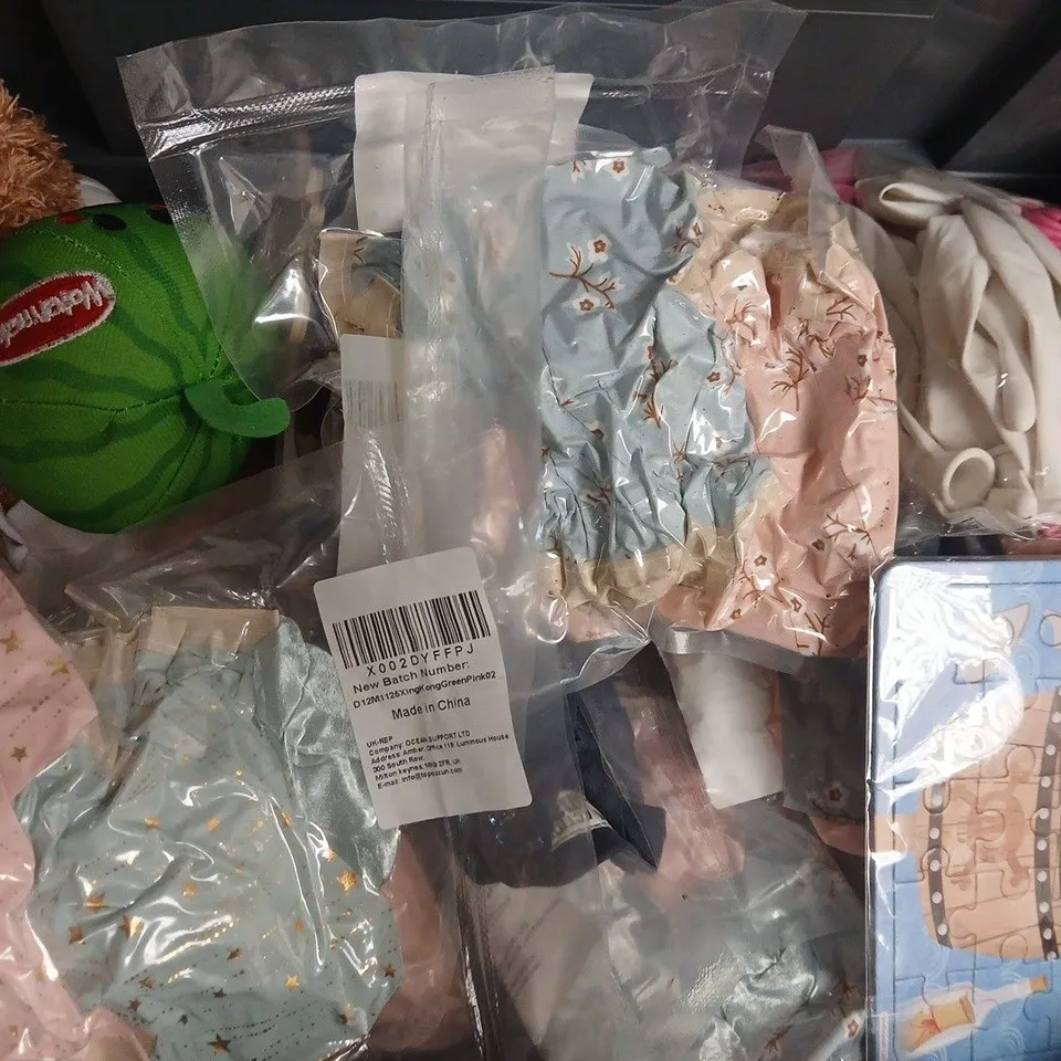 APPROXIMATELY 12 ASSORTED TOYS AND GAMES TO INCLUDE WWE REPLICA CHAMPIONSHIP BELT, ETC