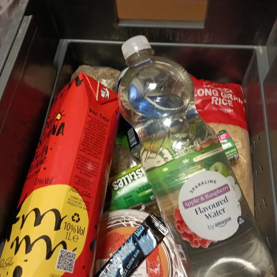 APPROXIMATELY 8 ASSORTED FOOD AND DRINK ITEMS INCLUDING JELLY TOTS , JUST BEE HONEY AND JORDANS FRUSLI RED BERRY 