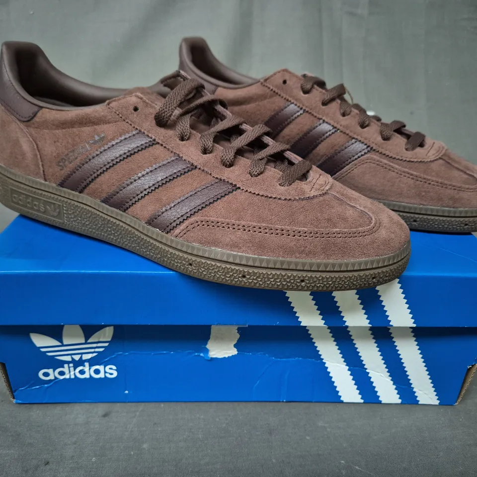 BOXED PAIR OF ADIDAS HANDBALL SPEZIAL SHOES IN CHOCOLATE UK SIZE 9