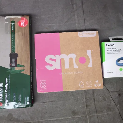 APPROXIMATELY 10 ASSORTED HOUSEHOLD ITEMS TO INCLUDE DISHWASHER TABLETS, DIGITAL CALIPER, ETC