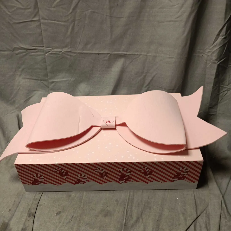 PLOUISE 9 ITEM SET TO INCLUDE PIECE OF CAKE SOAP, MAKE UP MELTING MIST ETC