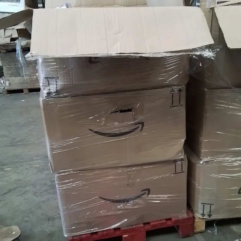 PALLET CONTAINING A LARGE QUANTITY OF TABLET CASES AND SCREEN PROTECTORS 