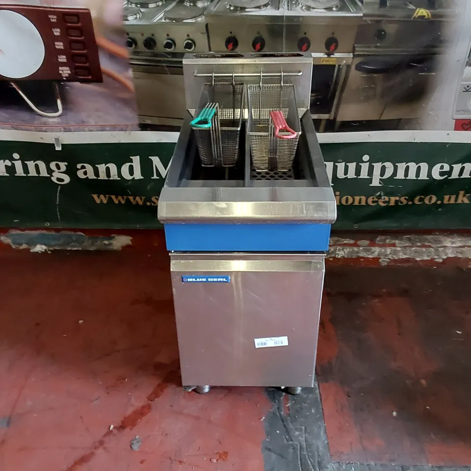 BLUE SEAL GT46 COMMERCIAL FRYER 