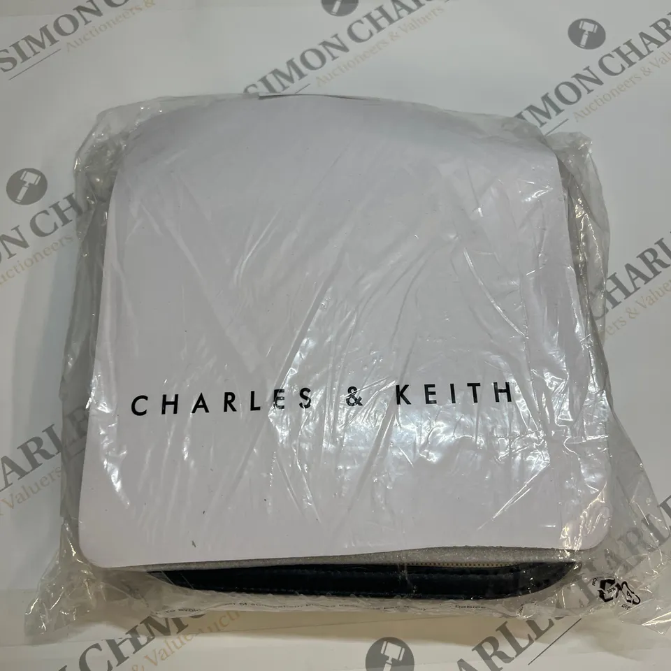 CHARLES & KEITH CHARLOT CANVAS CROSS-BODY BAG IN BLACK SIZE S