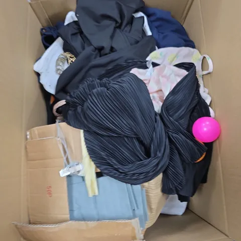 BOX OF APPROX 20 ASSORTED ITEMS TO INCLUDE GARDEN ACCESSORIES , CLOTHING ITEMS AND SHOES 