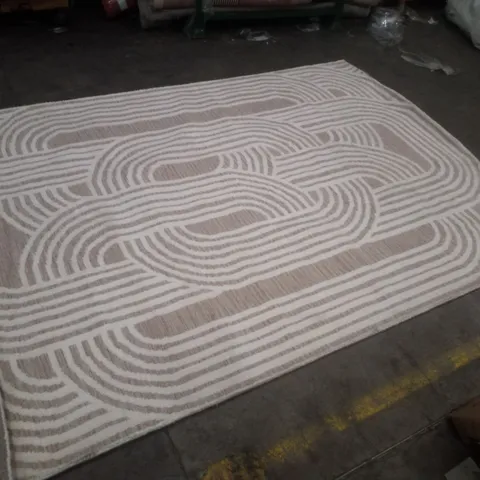 QUALITY DESIGNER AREA RUG APPROXIMATELY 190Γ290CM
