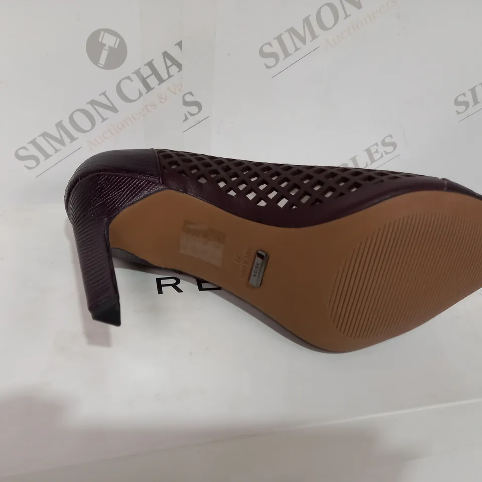 BOXED REISS CLOVER LIZARD STYLE POMEGRANATE COLOURED HEELS - SIZE 6