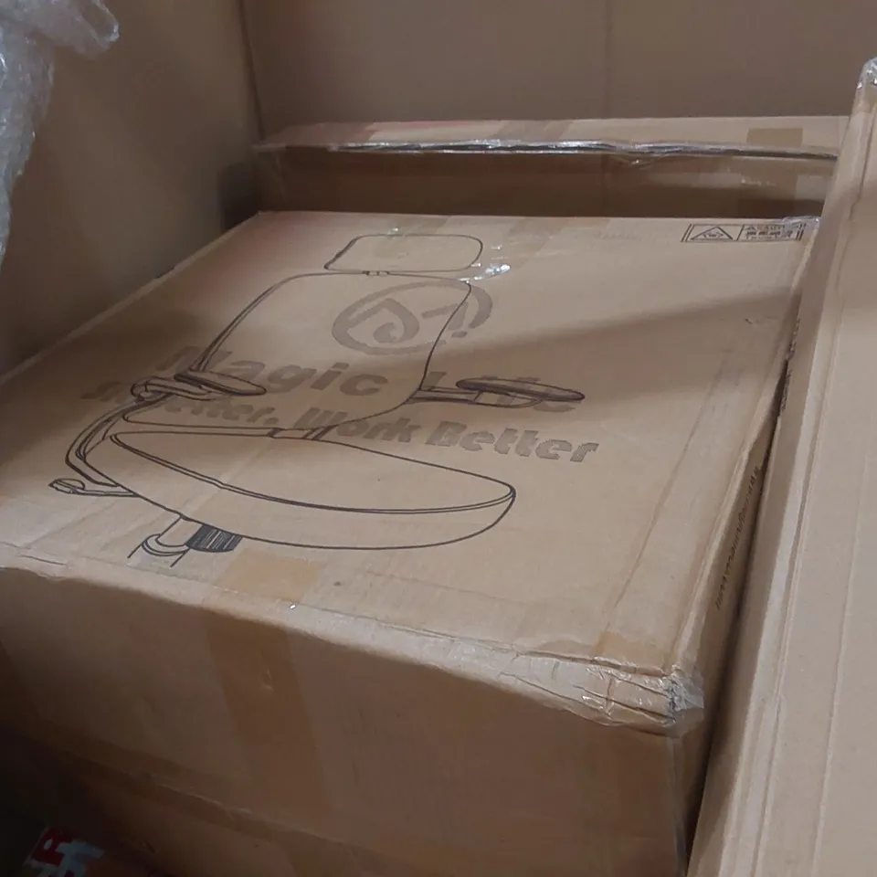 PALLET CONTAINING A LARGE QUANTITY OF ASSORTED ITEMS INCLUDING: OFFICE CHAIR, RADIATOR COVER, CEILING FAN, VIBRATION PLATE EXERCISE MACHINE, METAL GARDEN FENCE ECT