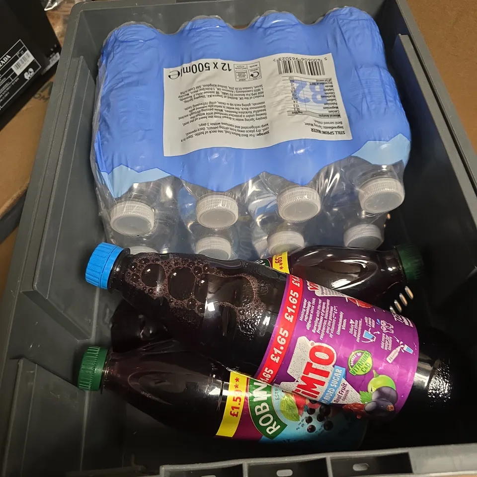 BOX OF APPROXIMATELY 14 ASSORTED DRINK ITEMS INCLUDING ROBINSONS JUICE AND VIMTO 