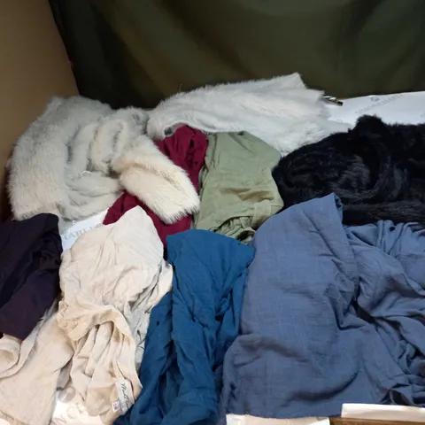 BAG OF APPROX 10 ASSORTED CLOTHING ITEMS TO INCLUDE - MAISON DE NIMES ECT 