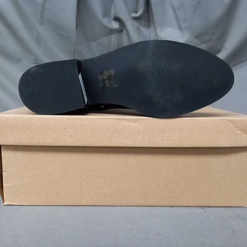 BOXED PAIR OF STEVE MADDEN CADE LEATHER ANKLE BOOTS IN BLACK UK SIZE 3