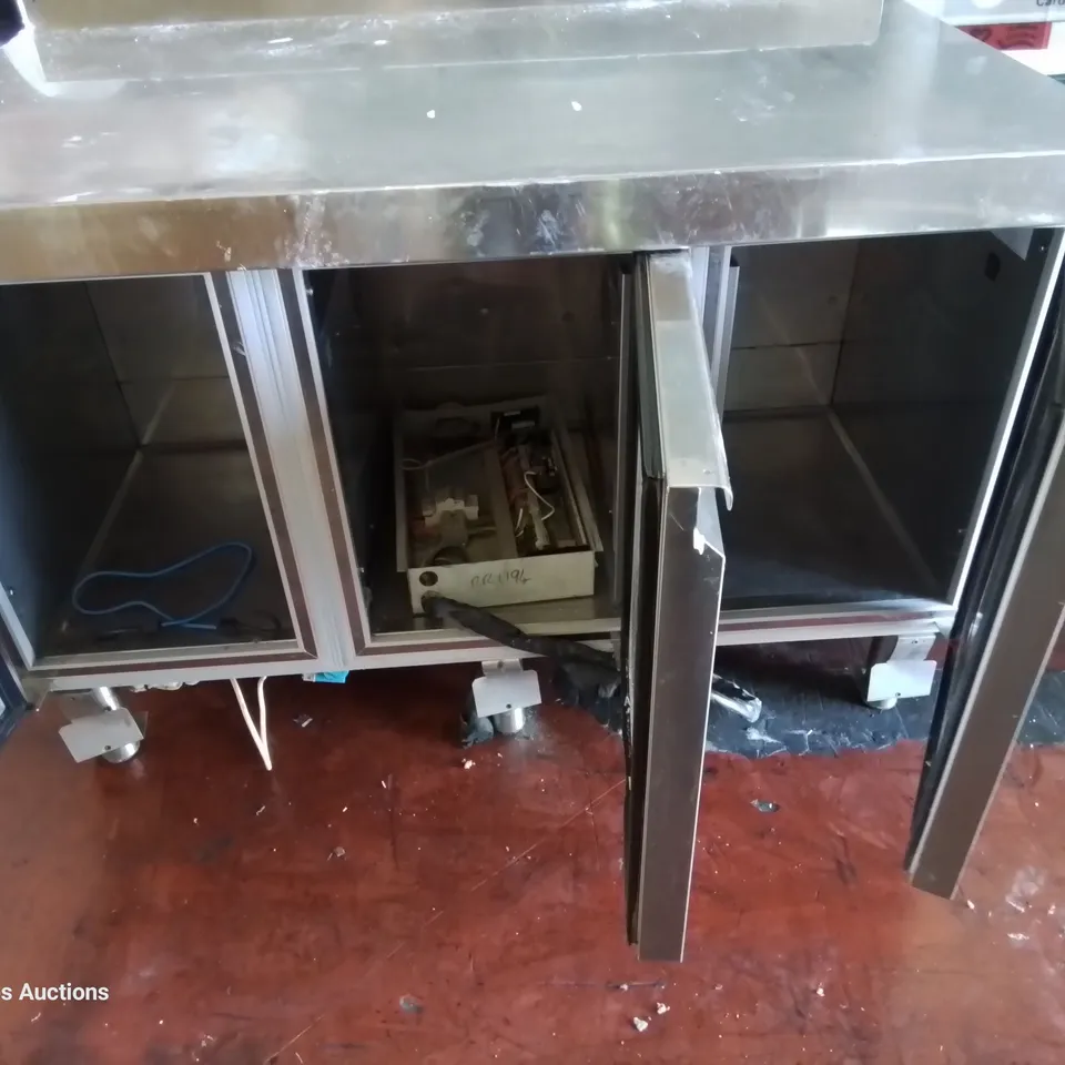 COMMERCIAL TRIPLE DOOR COUNTER FRIDGE