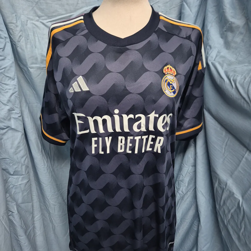 REAL MADRID FOOTBALL SHIRT – SIZE M
