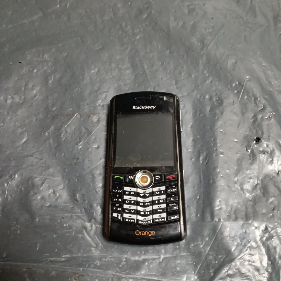 BLACKBERRY SMARTPHONE WITH QWERTY KEYBOARD – ORANGE BRANDING