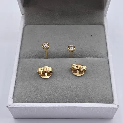 18CT YELLOW GOLD STUD EARRINGS RUB-OVER SET WITH NATURAL DIAMONDS